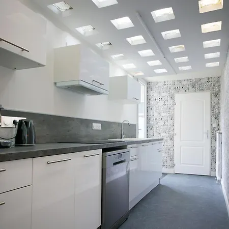 Lumineux Avec Terrasse